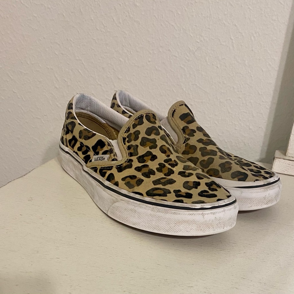 Womens cheetah Vans Size 6.5